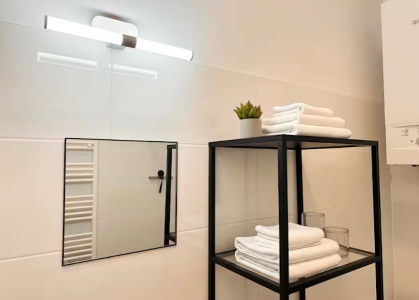 Elegantes Badezimmer mit hochwertiger Ausstattung