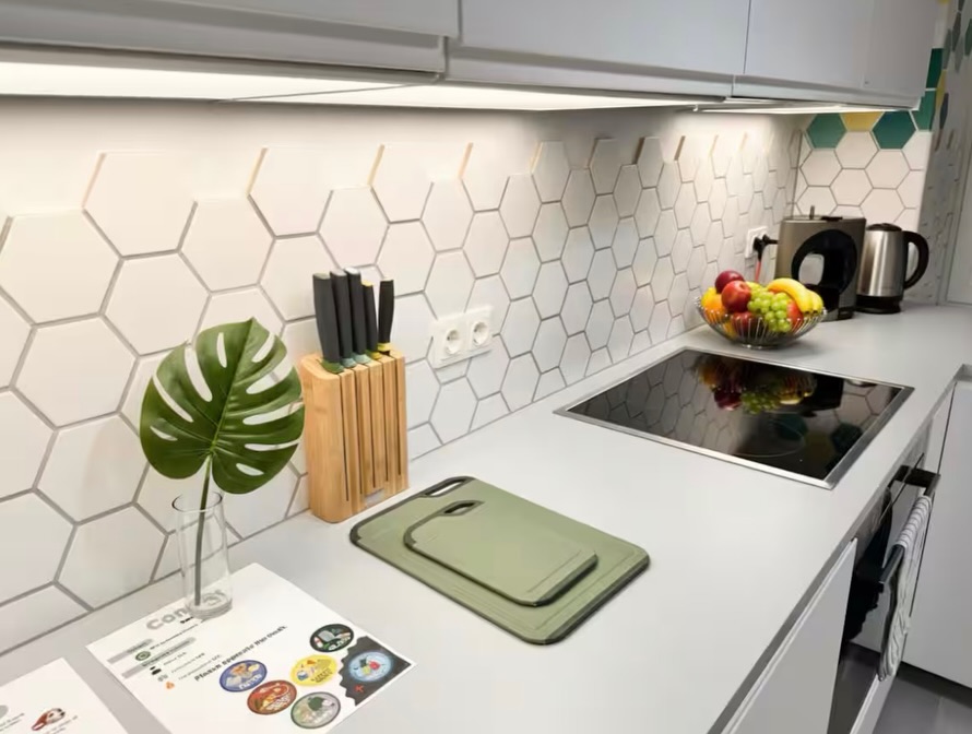 Moderne Küche mit professioneller Ausstattung